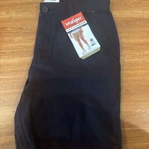 Wrangler Black Regular Fit, Flat Front Shorts with Tag size 28